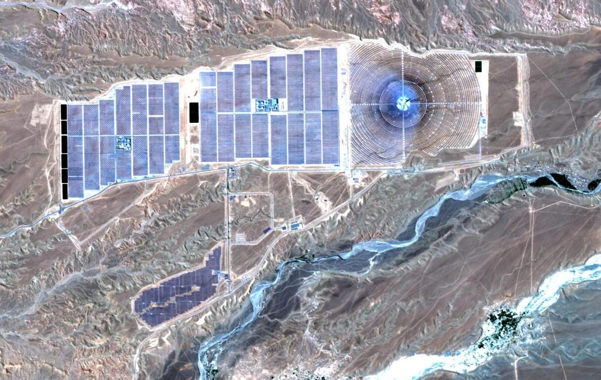 https://commons.wikimedia.org/wiki/File:OuarzazateSolar.jpeg